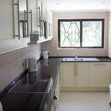 Villa Sleeps 4 Air Con Wifi T480041
